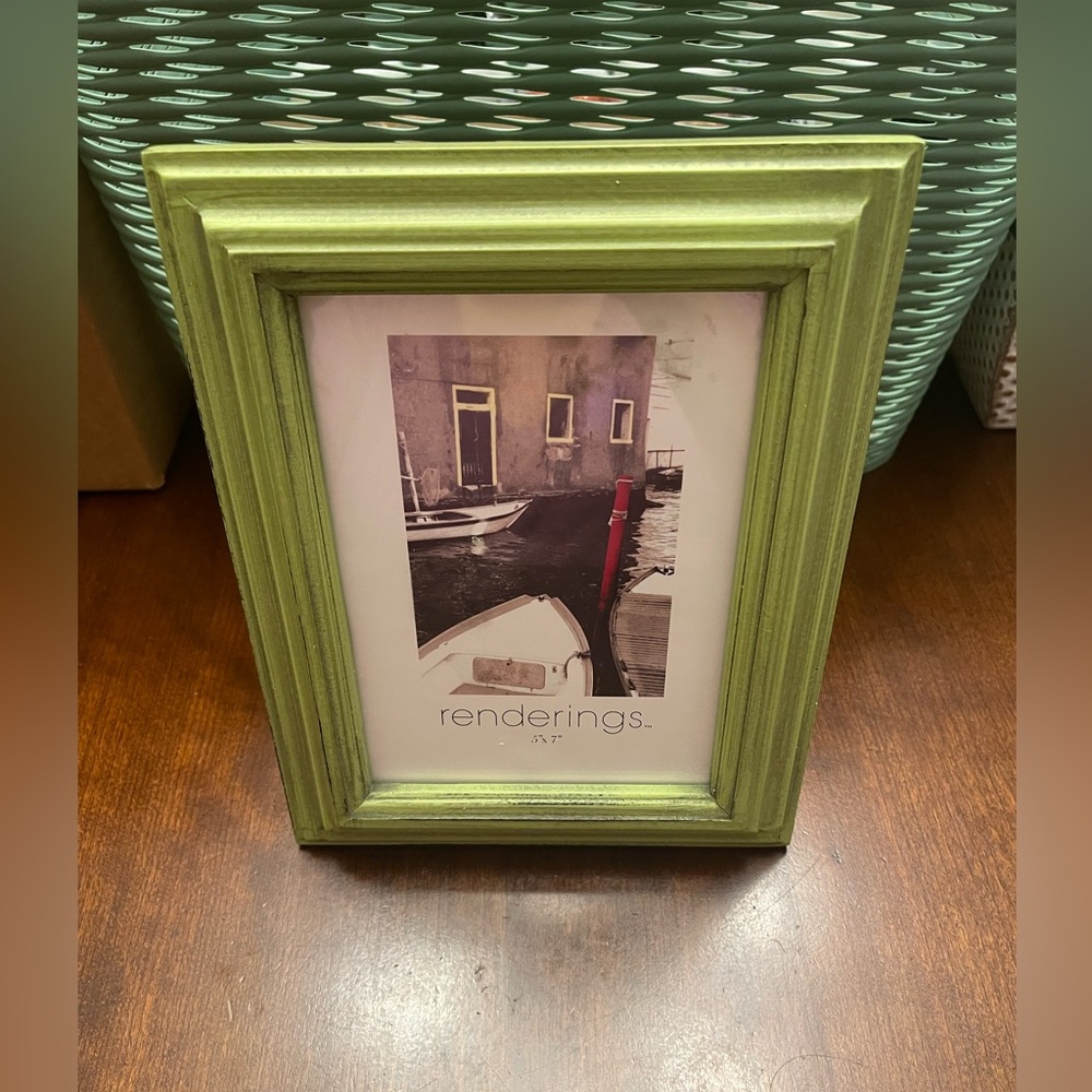 NWOT Renderings 5 x 7 Wooden Picture Frame